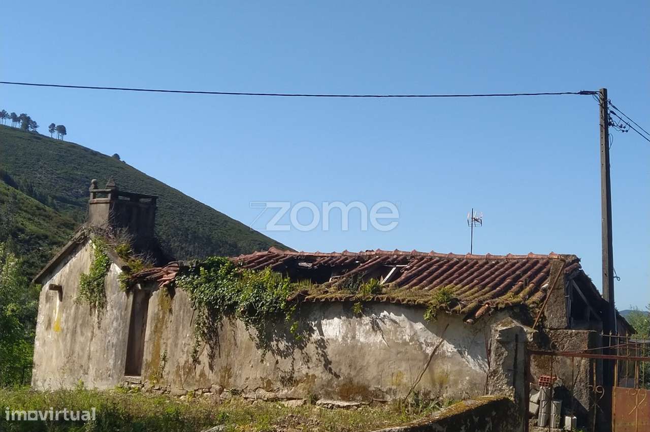 Moradia para reconstruir em terreno de 1.292 m2 com projeto - Grande imagem: 4/10