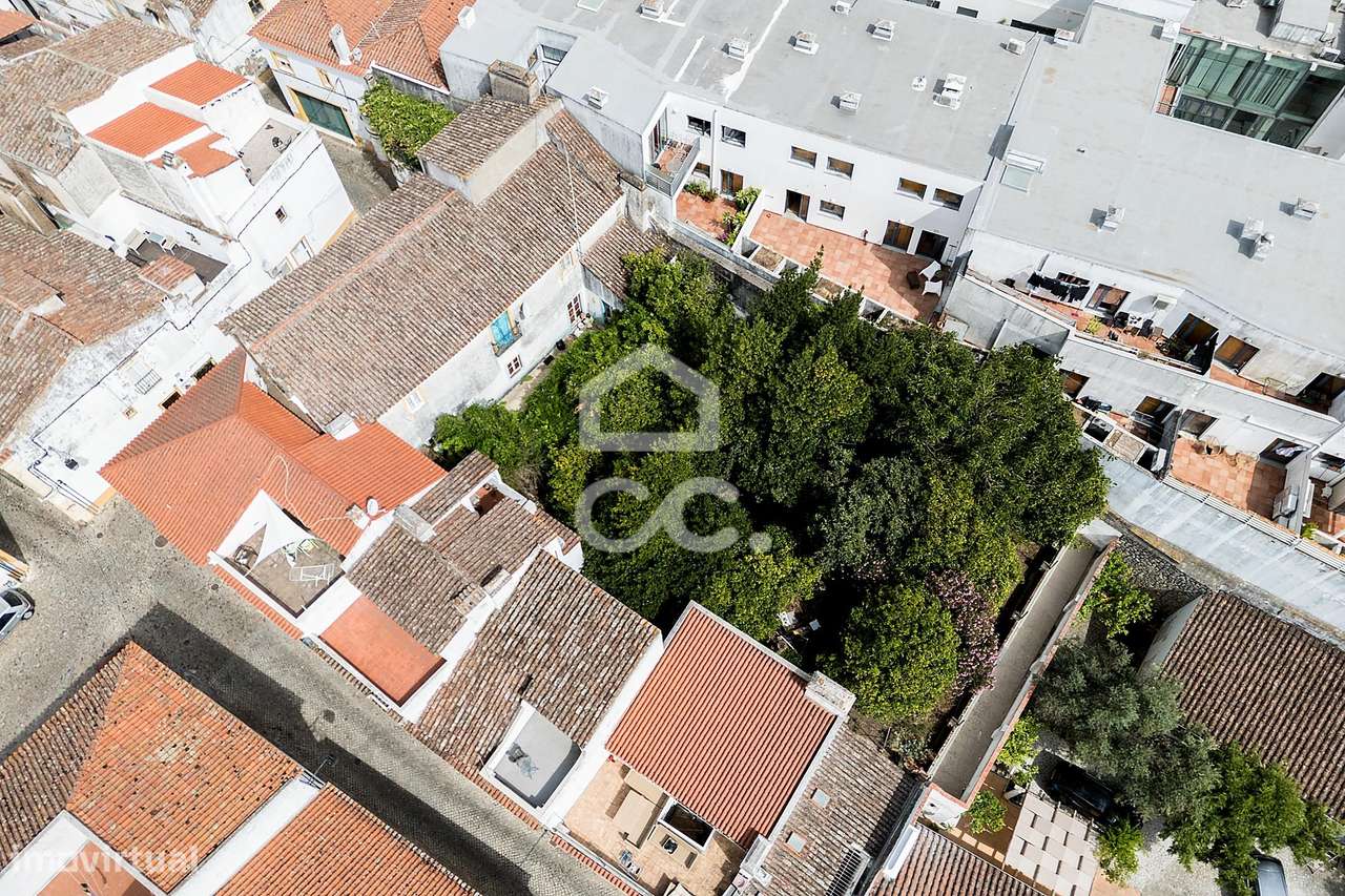 Moradia T2+1 Bifamilar de Rés do Chão c/ 426,14 m² de espaço exterior-34