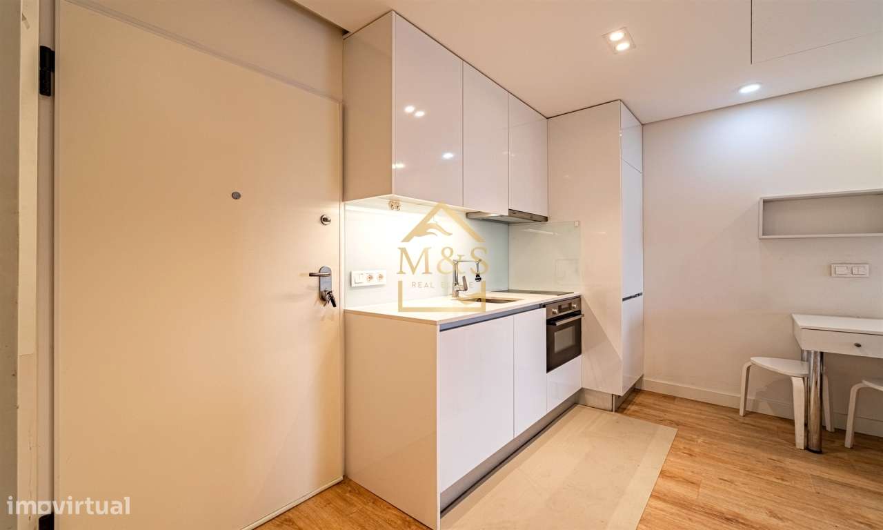 Apartamento T1 , Vistas Rio , Cond.Fechado, varanda, garagem,Antas-11