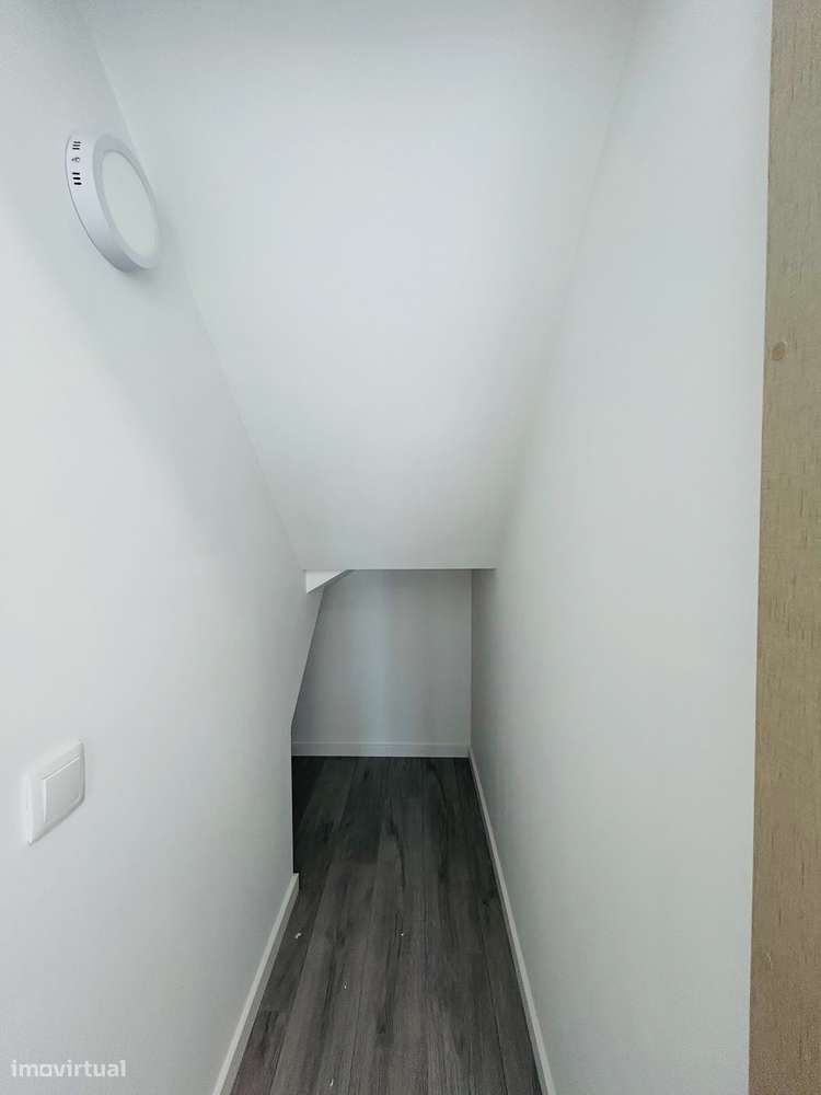 Moderno T4 Duplex com Terraço e Garagem-6