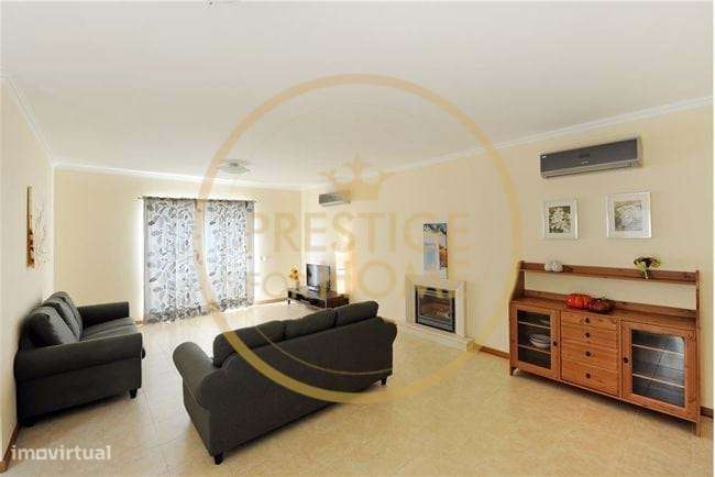 Excelente Moradia T5 de 3 pisos, 7 divisões e garagem e piscina com ár - Grande imagem: 2/20