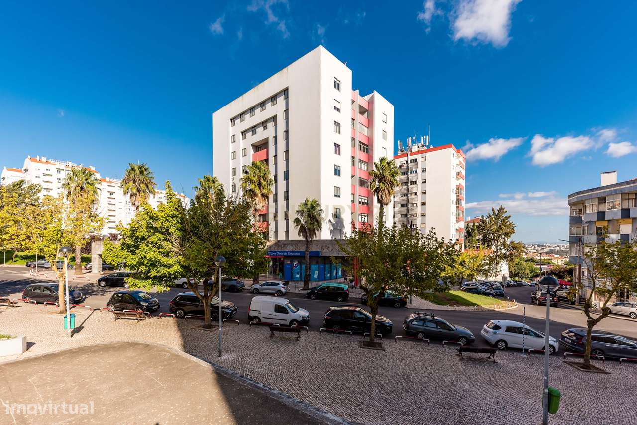 T3 totalmente remodelado c/ Garagem Box e Estacionamento – Odivelas - Grande imagem: 2/23