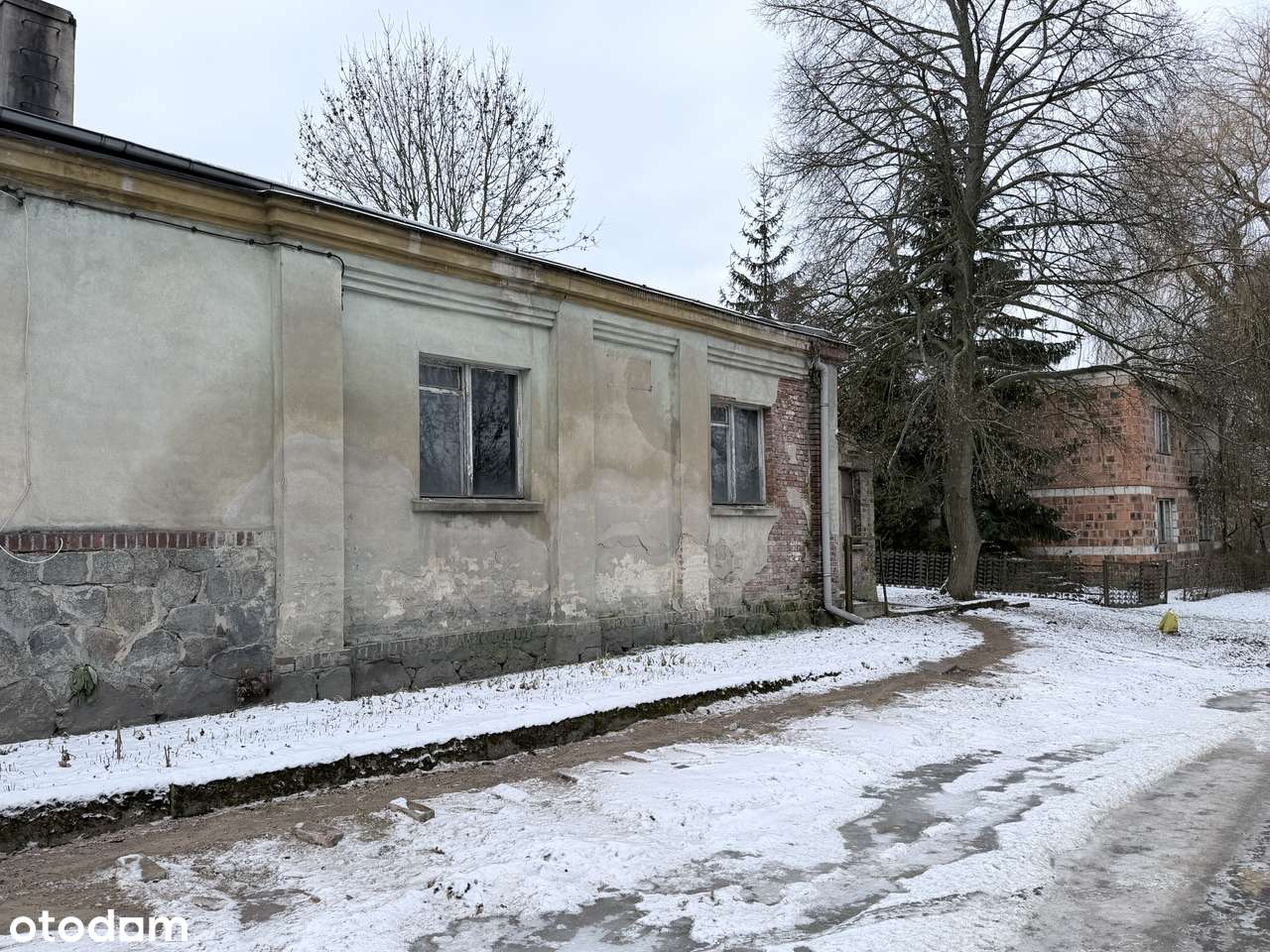 NA SPRZEDAŻ DWA LOKALE UŻYTKOWE Z POTENCJAŁEM – DO GENERALNEGO REMONTU-9