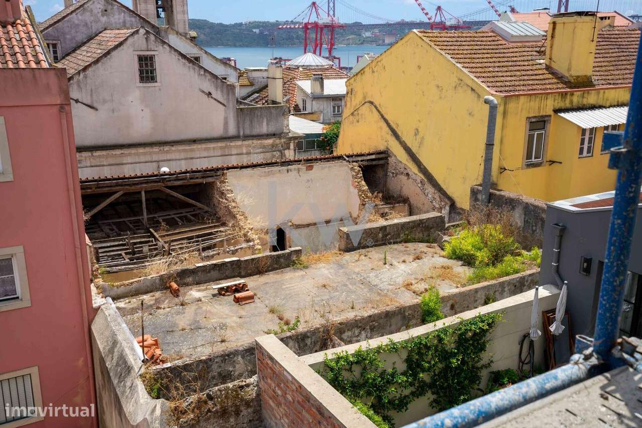 Edifício com projeto aprovado para construção de uma moradia com 550m2 - Grande imagem: 3/38