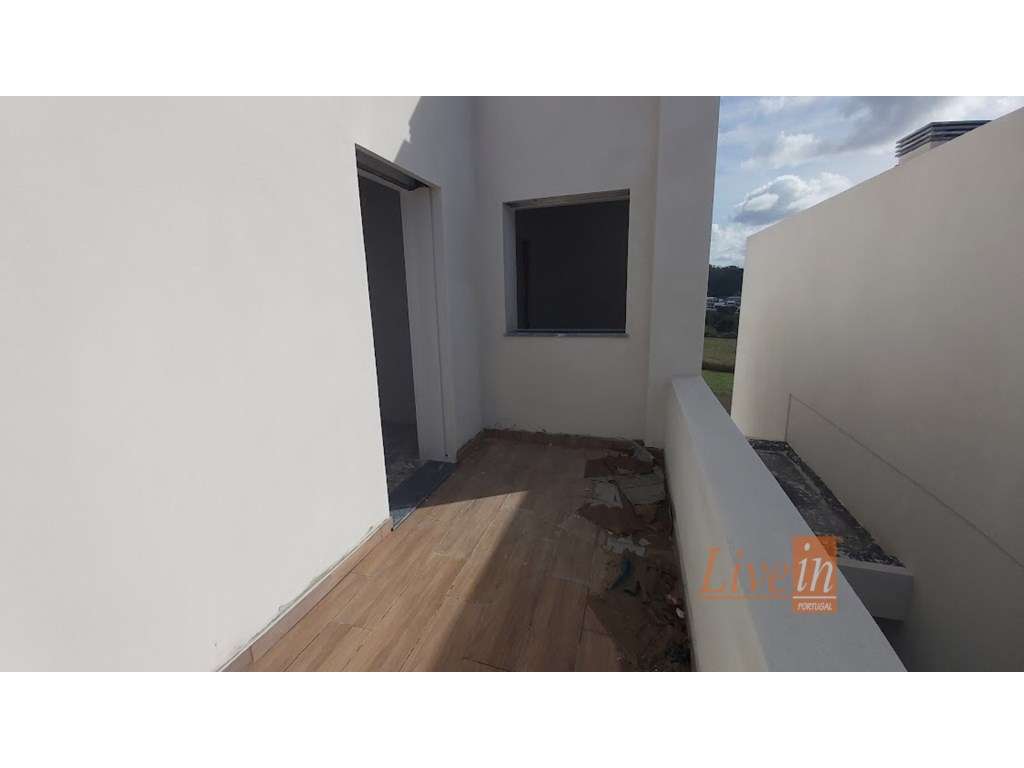 Moradia T4 Nova com Piscina e Jardim em Condomínio Privado em Mafra-17