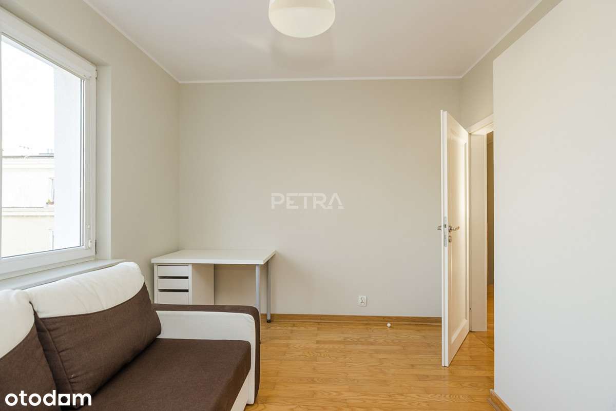 Dwupoziomowe mieszkanie przy stacji metra-16