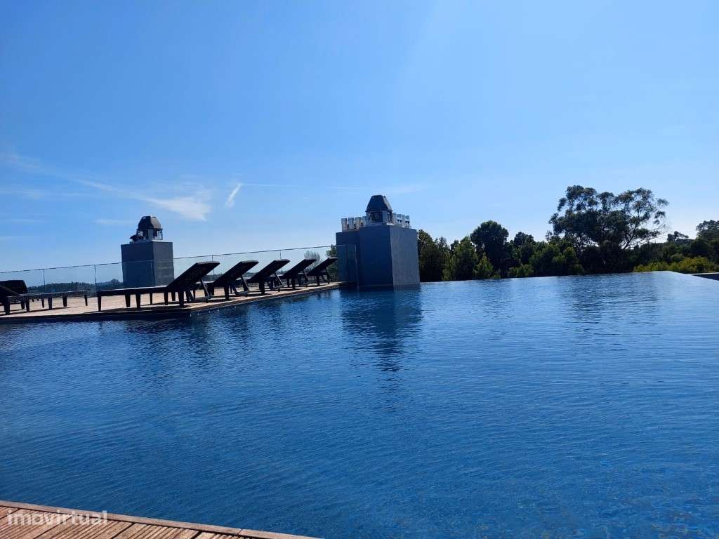 Apartamento T4 com 2 frentes, novo, com churrasqueira; piscina e pl...-28