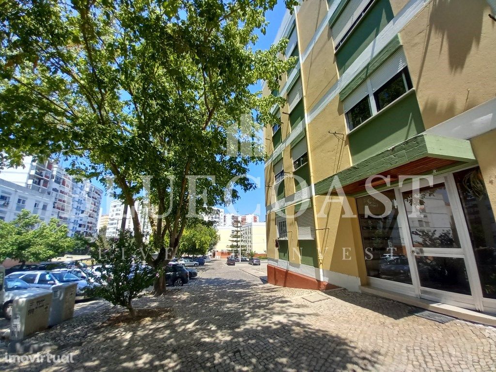 APARTAMENTO T1 REMODELADO - CORROIOS SEIXAL