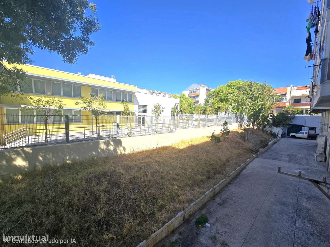 Apartamento T3 com varandas e arrecadação-21