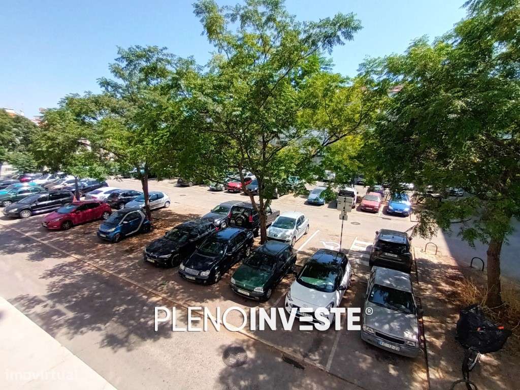 T2 com Excelente Potencial + Arrecadação de 40m2 em Corroios-8