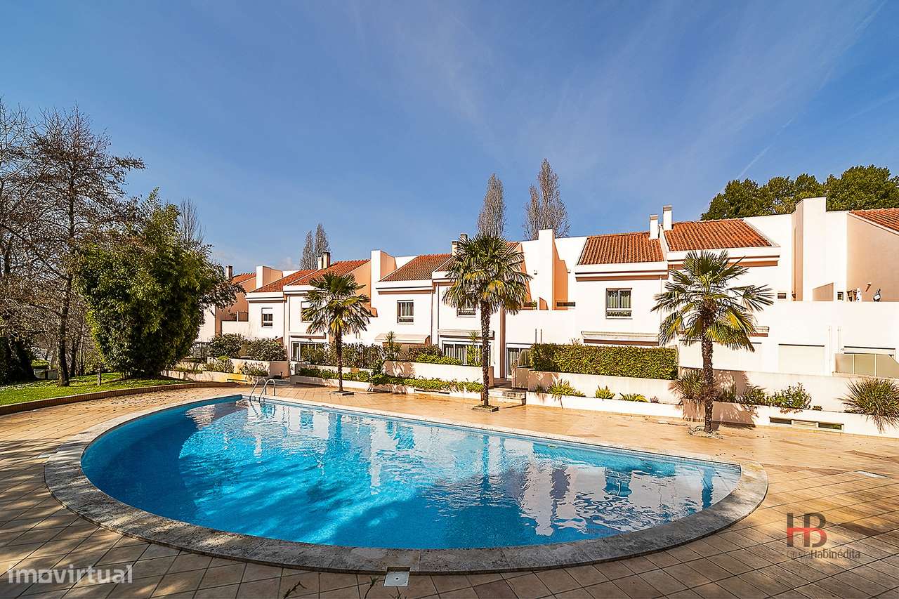 Moradia em Condomínio Fechado com Piscina - Grande imagem: 4/52