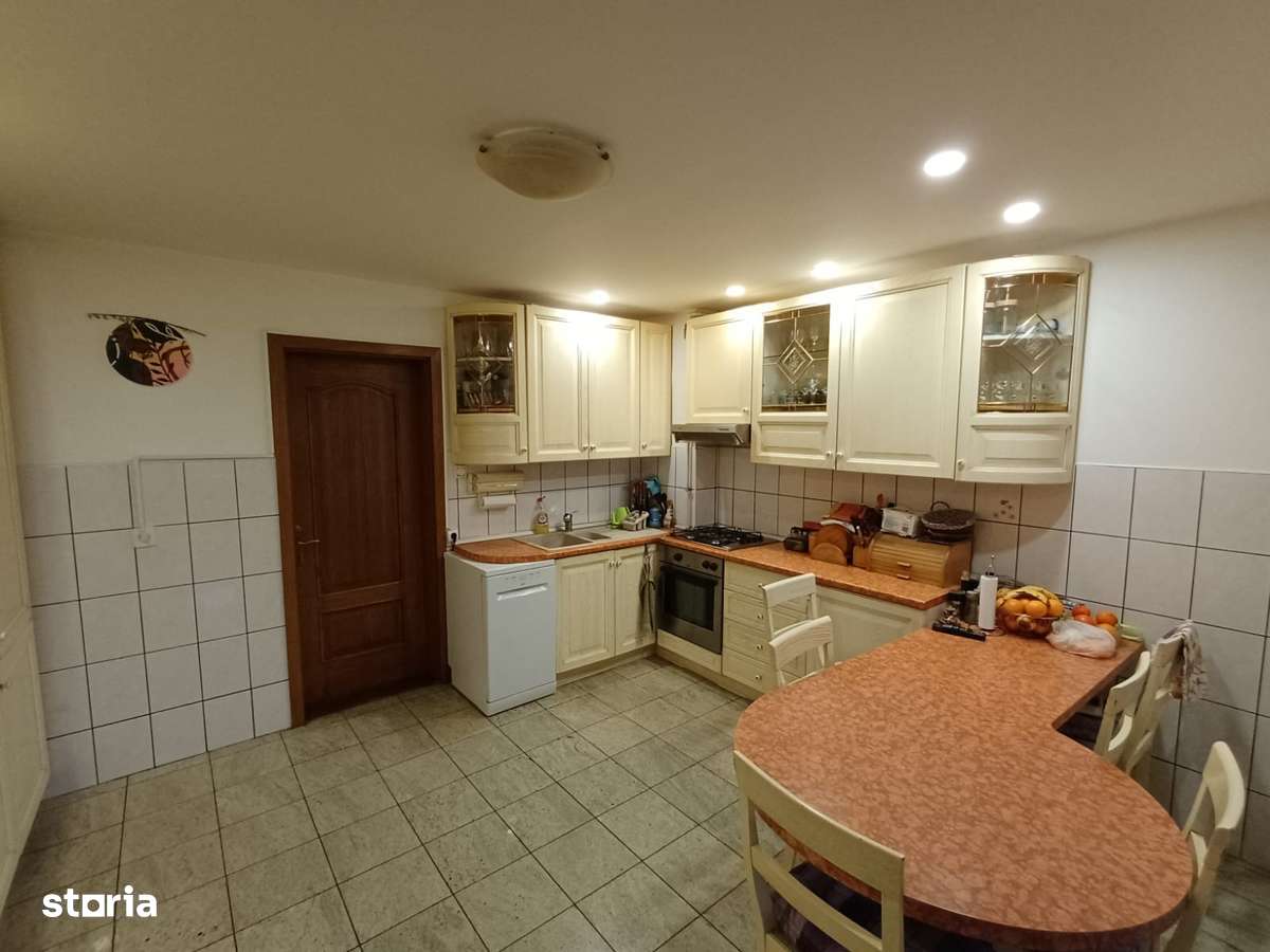 Casa de vanzare Codlea 299.00 euro - 7 camere,300 mp -  834 mp curte.-6