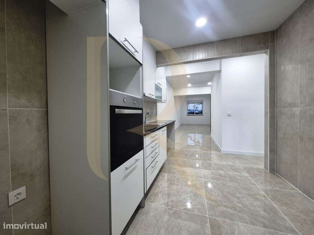 Apartamento T3 remodelado em rés-do-chão na Cova da Piedade - Almada - Grande imagem: 2/11