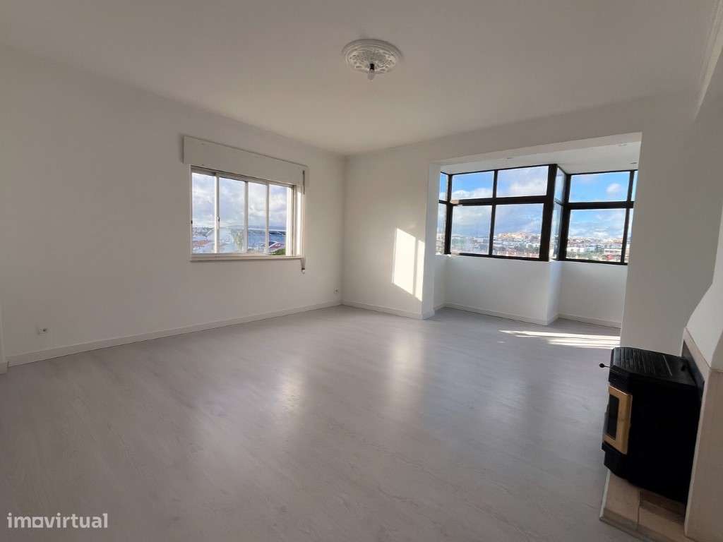 Apartamento T2 Totalmente Renovado - Grande imagem: 4/22