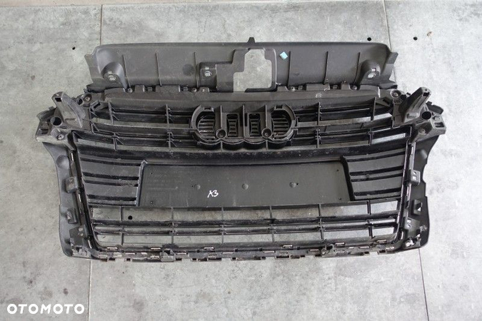 ATRAPA GRILL AUDI A3 SLINE 8V3  17r. - 2