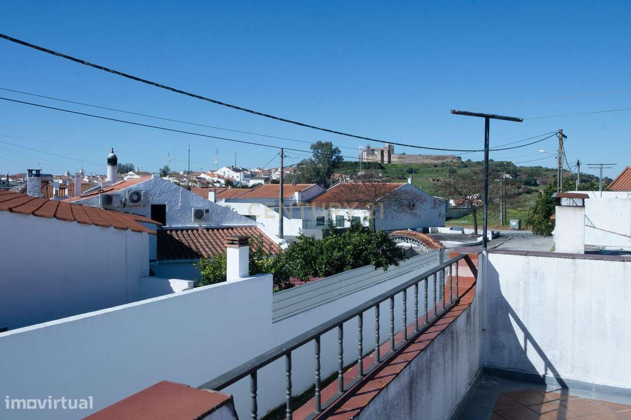 Moradia T3 com espaço exterior situada junto ao Cento de Saúde de Mour - Grande imagem: 4/35