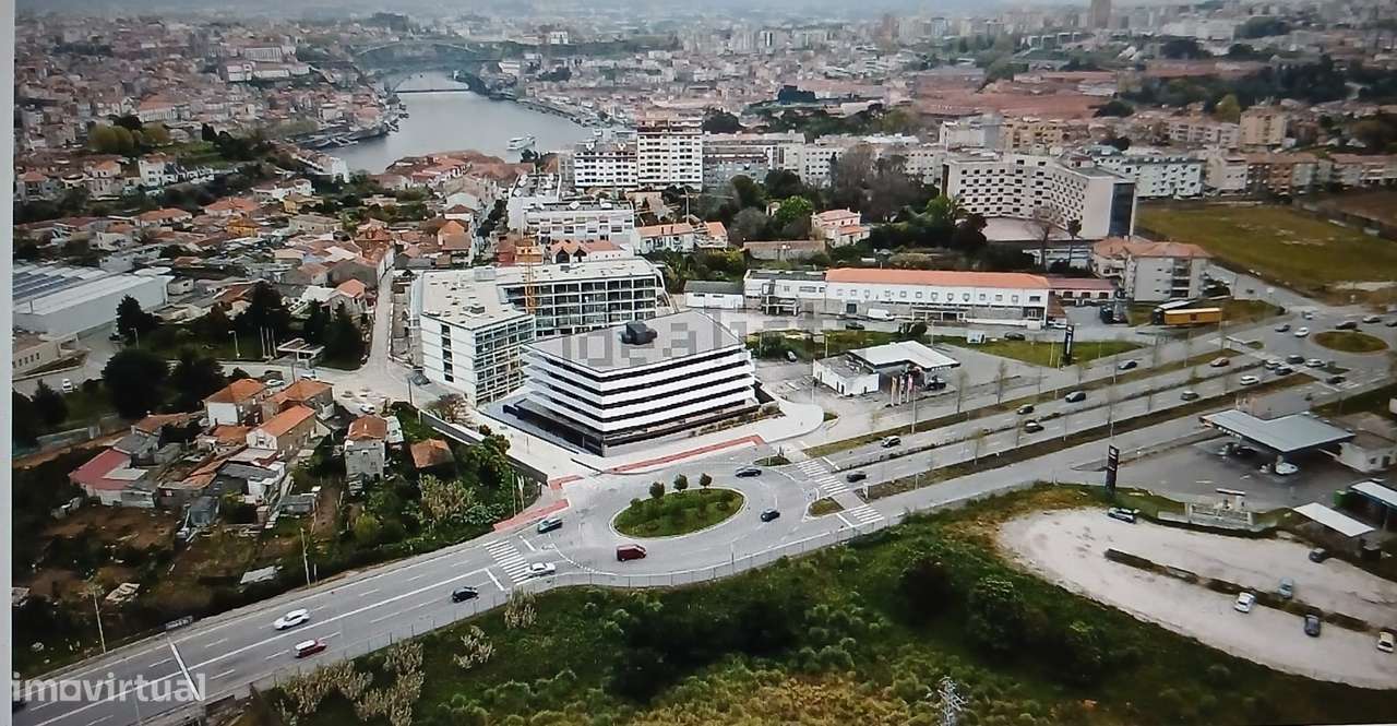 Apartamento T1 Novo com varanda, garagem e terraço-5