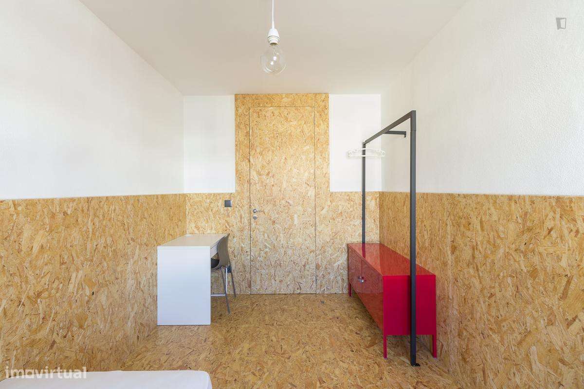 Quarto - localizado em Baixa Coimbra - Grande imagem: 4/10