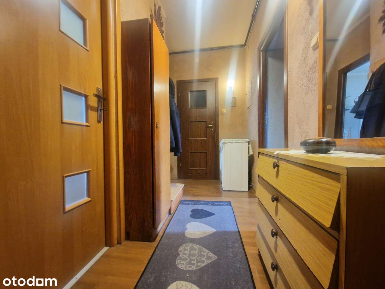 Dwupokojowe mieszkanie na 1 piętrze, doskonała lokalizacja, parking-0