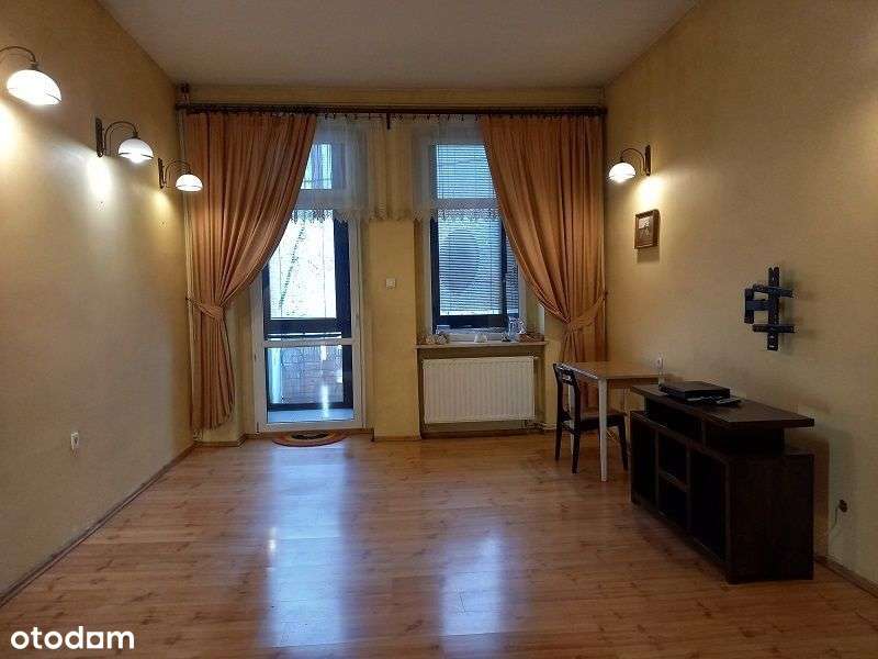 duże, mieszczańskie mieszkanie w dobrej-4