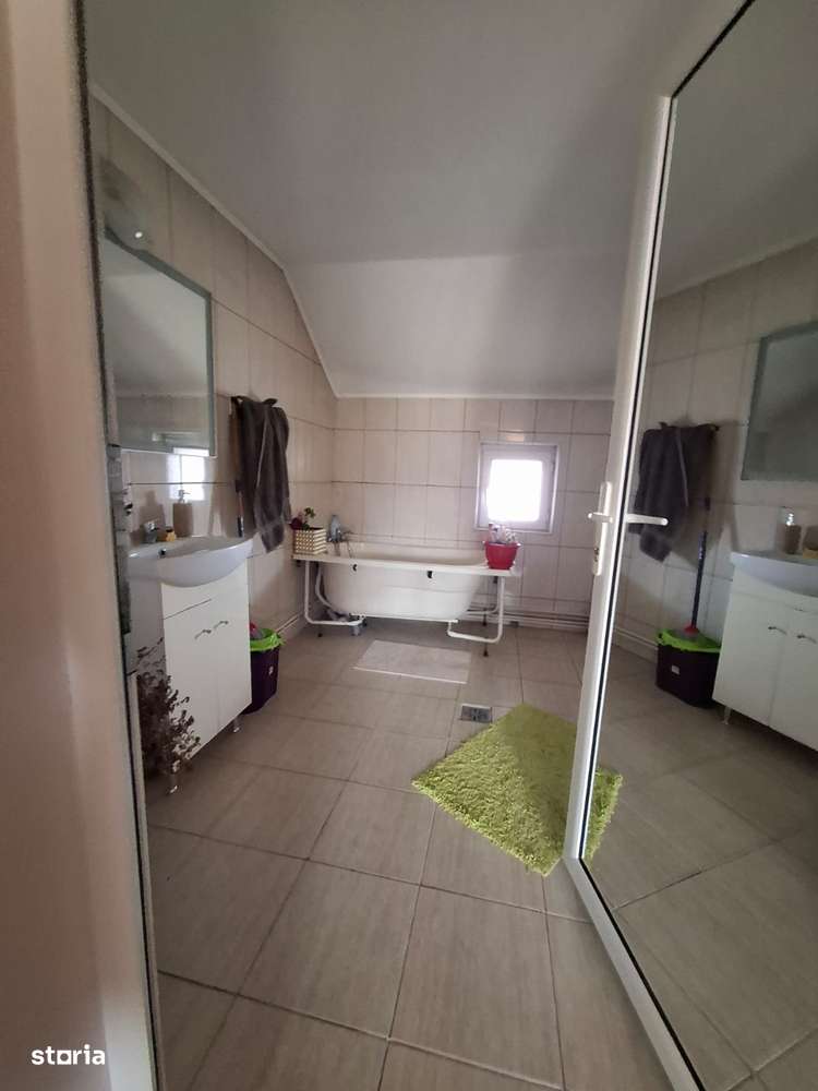 Vând Casă Parter  Etaj,  5 Camere, bucatarie 2 Băi, 240 m² Zona Horpaz-11