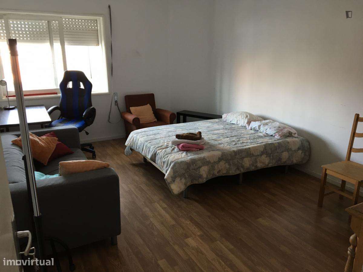 Quarto - localizado em Campanhã Porto - Grande imagem: 3/10