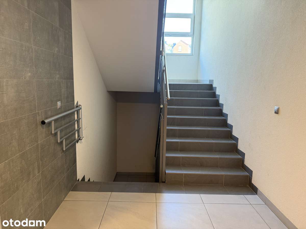 0% prowizji ! mieszkanie z miejscem w hali i komórką!-11