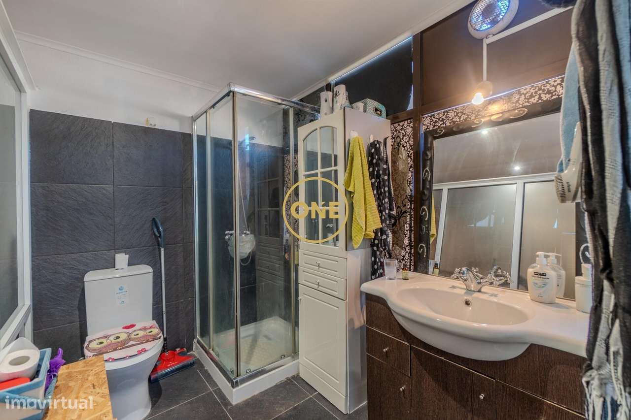 Prédio em propriedade total com 5 divisões independentes - Povoa da Ga-20