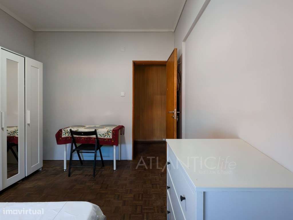 Moradia T6 em Monte Abraão-8