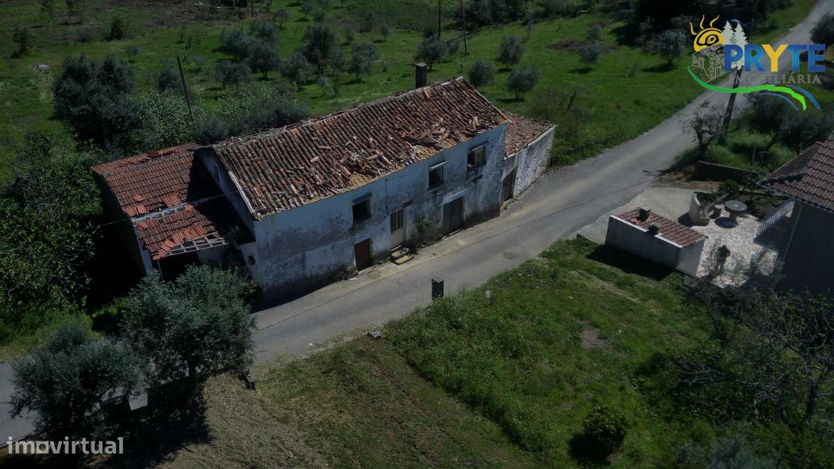 Moradia de dois pisos localizada a apenas 5 minutos da Sertã - Grande imagem: 4/28