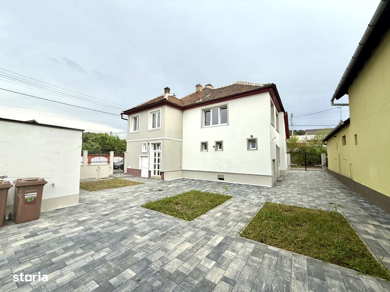 Casă cu două locuințe independente, ideală pentru familie extinsă - Imagine principală: 2/20