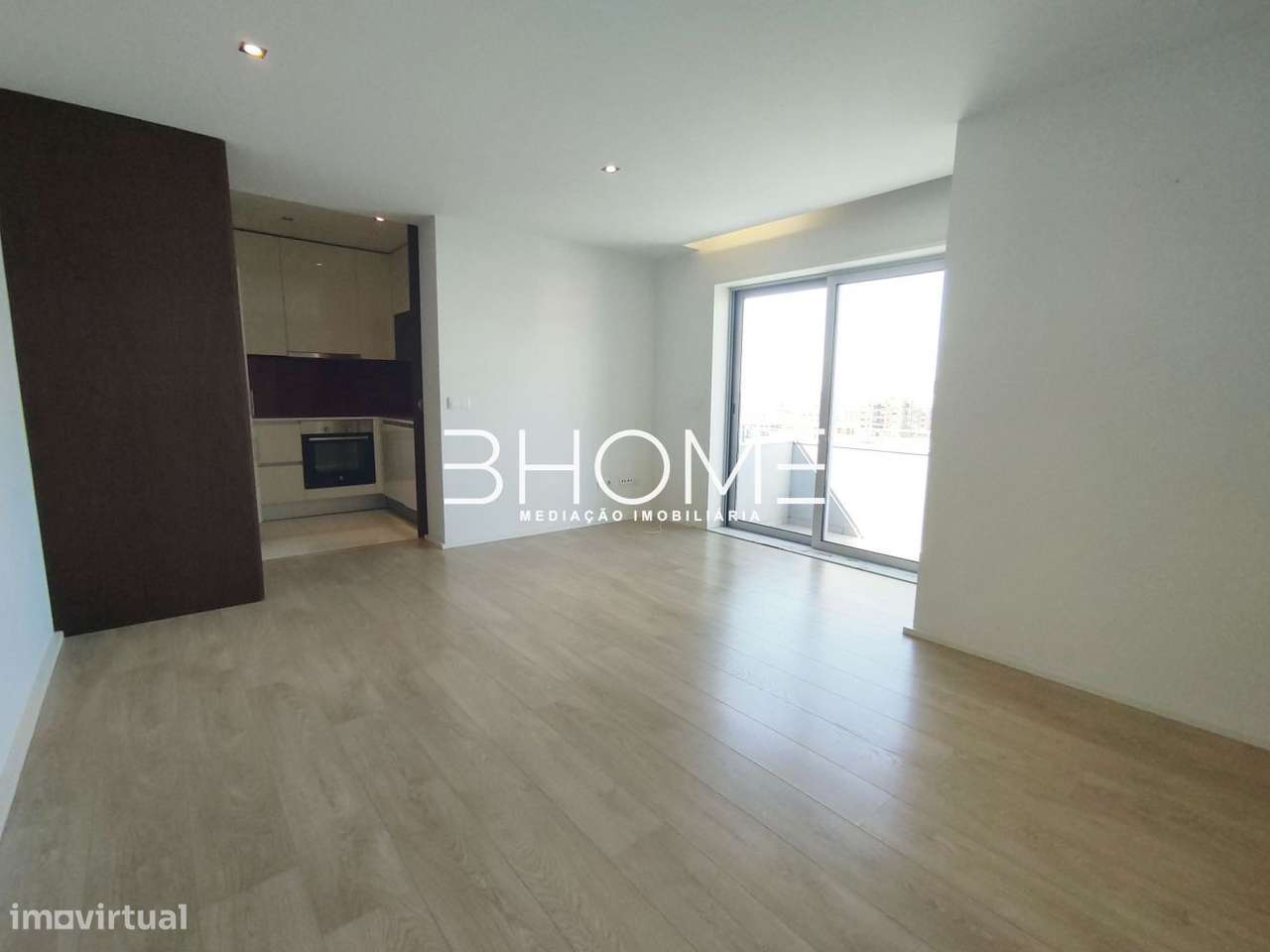 T1 Fraião,  cozinha equipada, Ar condicionado, DISPONIVEL 1/03/2026 - Grande imagem: 2/13