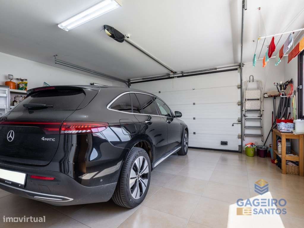 Moradia com piscina e terreno em São Martinho do Porto-11