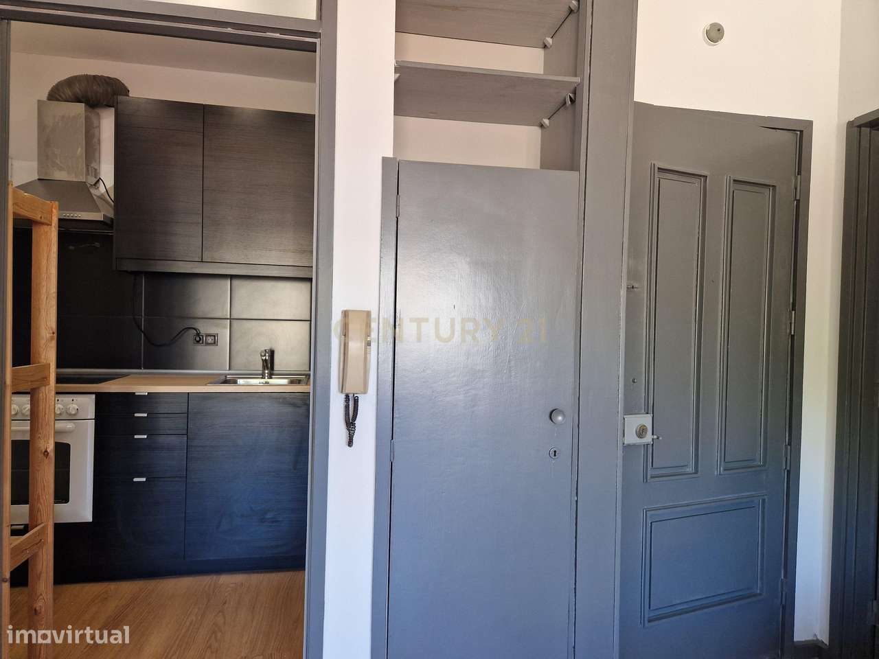 T1 mobilado com Varanda, ao Centro do Porto (Metro Faria Guimaraes) - Grande imagem: 2/16