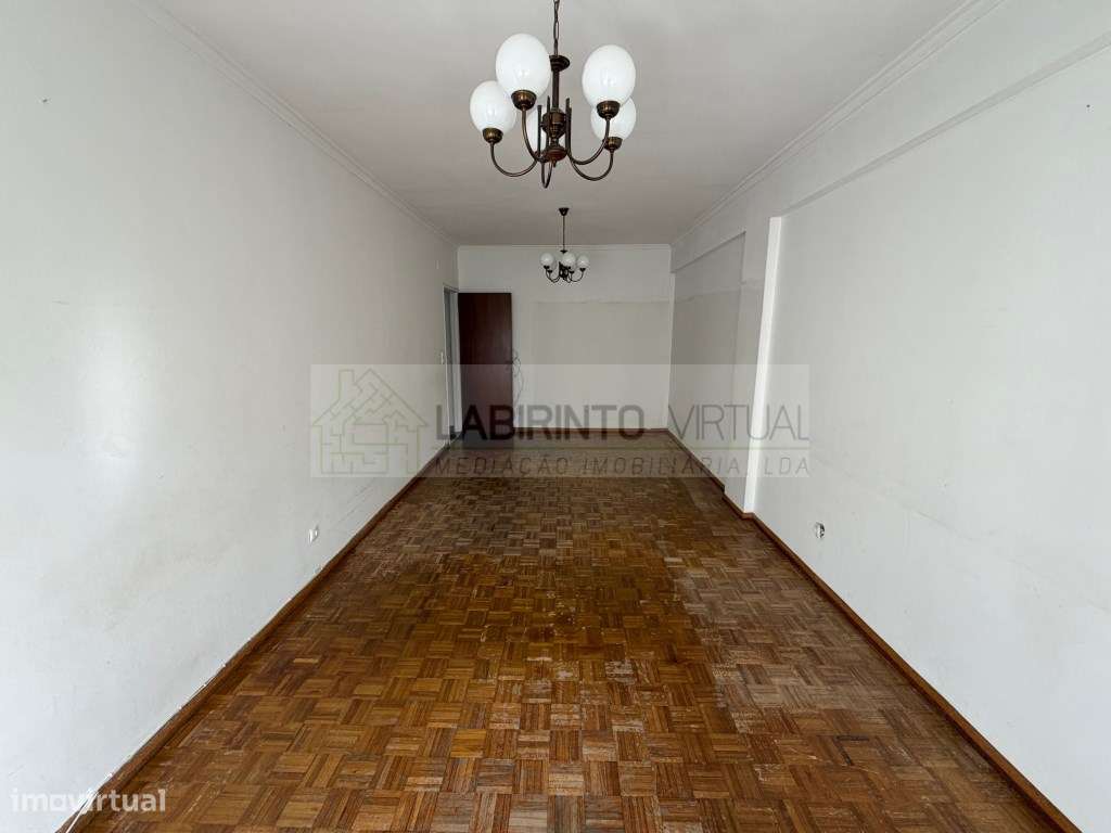 Vende-se T2 com arrecadação na Codivel, perto metro de Odivelas.-1