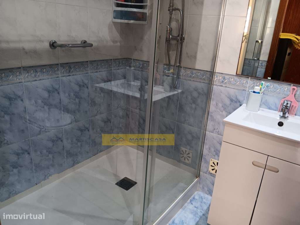 Moradia T4 totalmente remodelada, garagem, sotão e espaço exterior,...-43