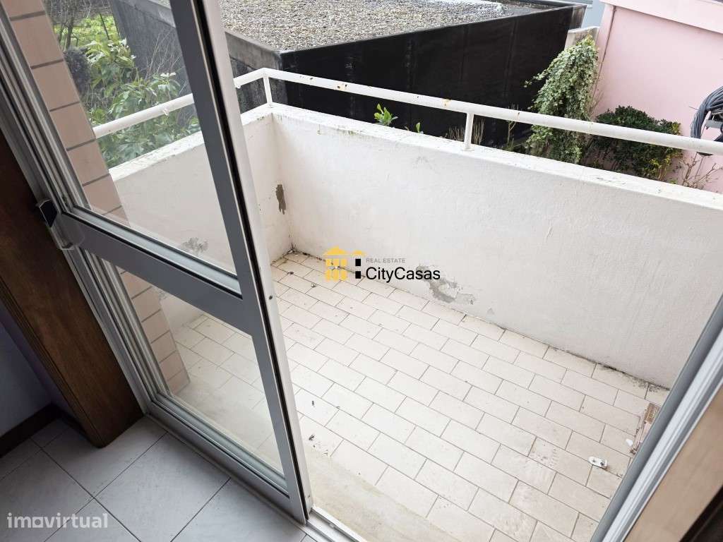 T2 Renovado c/ L. Garagem | Estação de Metro - Grande imagem: 4/13