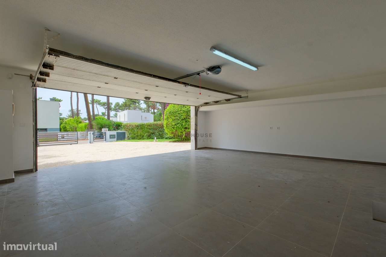 Moradia T4 de Luxo Totalmente Remodelada na Herdade da Aroeira-37