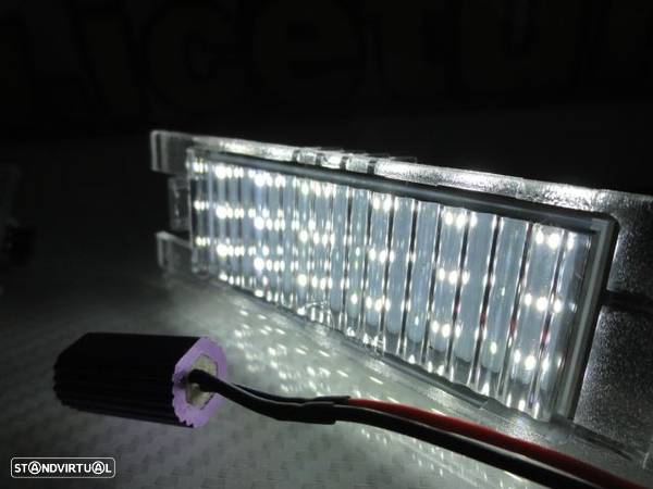 Suporte De Lâmpada De Matricula Com Led Branco Fiat Mutipla, Croma, Tipo, Doblo, Linea, 500L, Grande Punto, Punto, Seicento, Maera, Bravo, Brava, Alfa Romeo Guilietta, 156, 159, 147, GT, Brena, Nuovo Spider, Ferrari 488 2015-2019 - 22