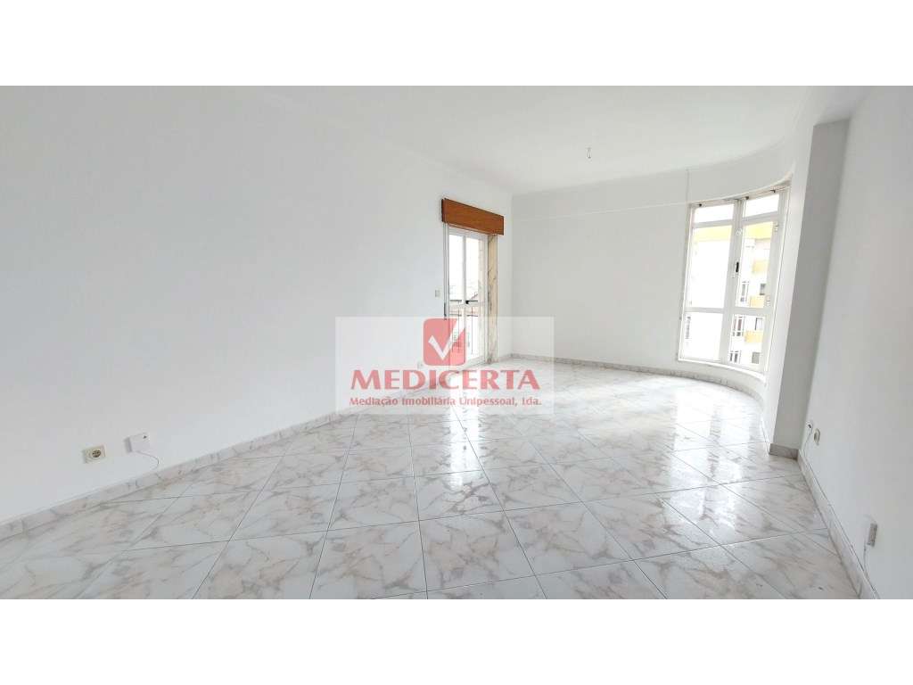 T2 - vista desafogada - Tapada das Mercês - Grande imagem: 5/19