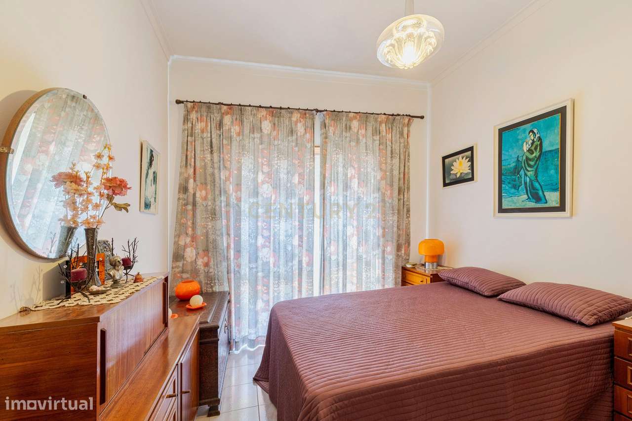 Apartamento T-1  com arrecadação na Costa da Caparica-12
