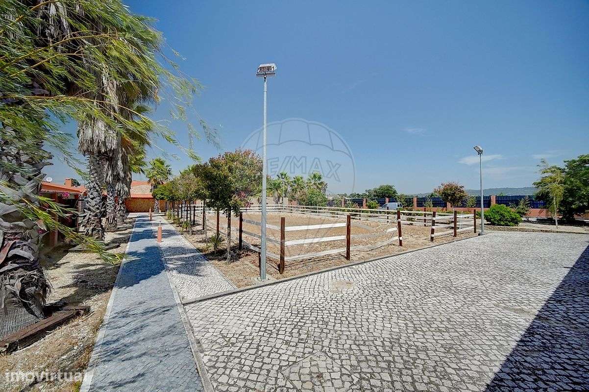 Moradia T6 para venda-45