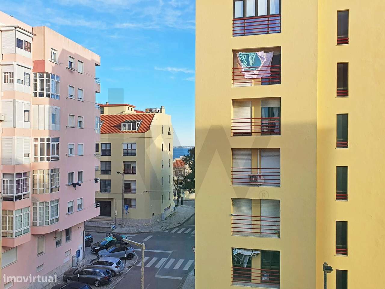 T2 Remodelado Próximo a Escolas e Transportes – Almada - Grande imagem: 5/25