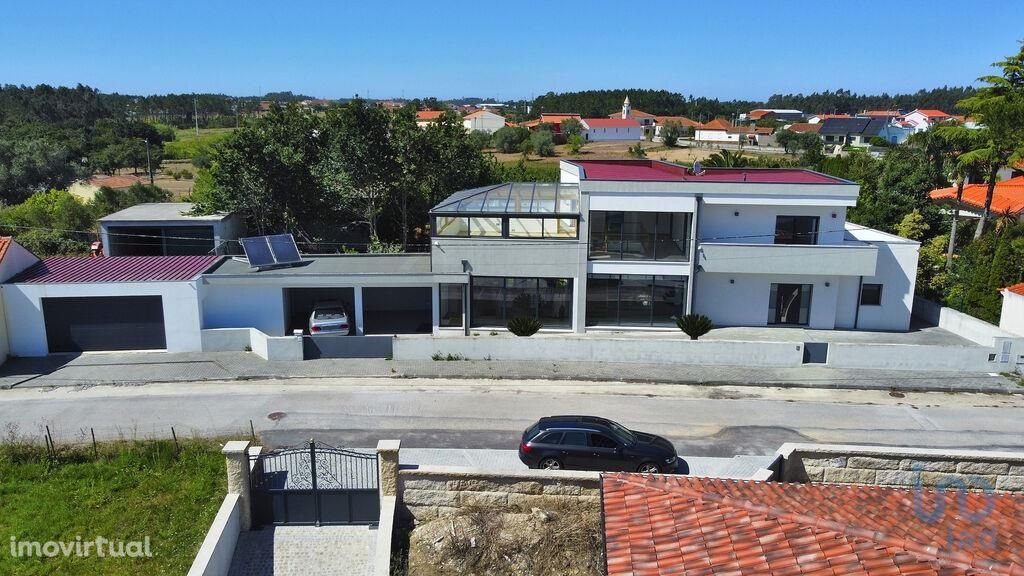 Casa / Villa T4 em Leiria de 258,00 m2