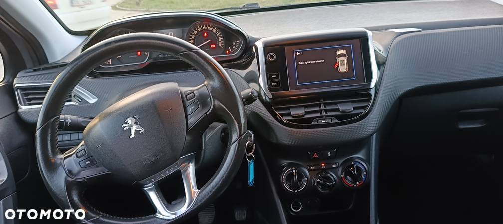 Peugeot 2008 1.6 BlueHDi Style - 28