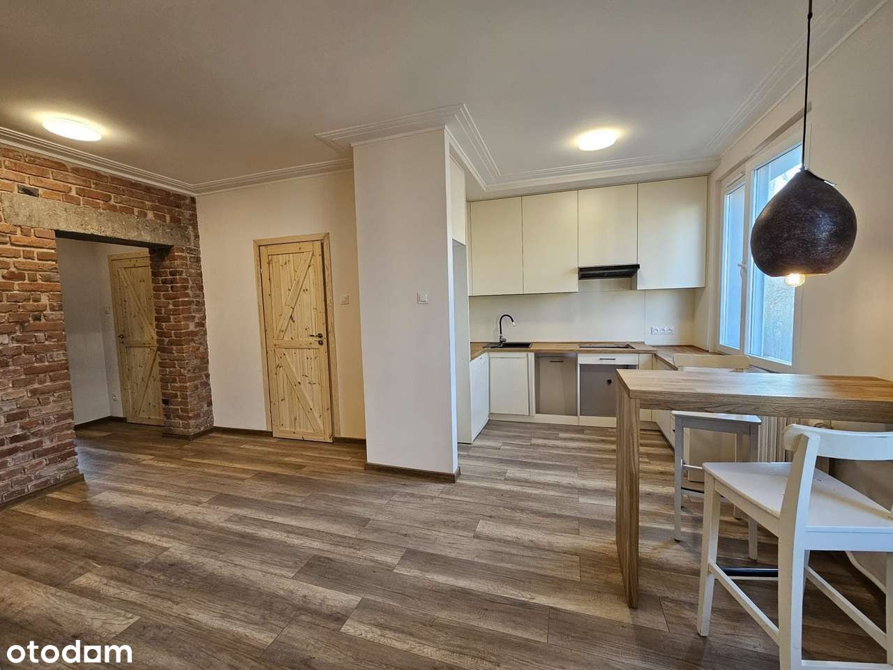 Dwa pokoje po generalnym remoncie | Sztukateria i cegła | 48,6 m2-3