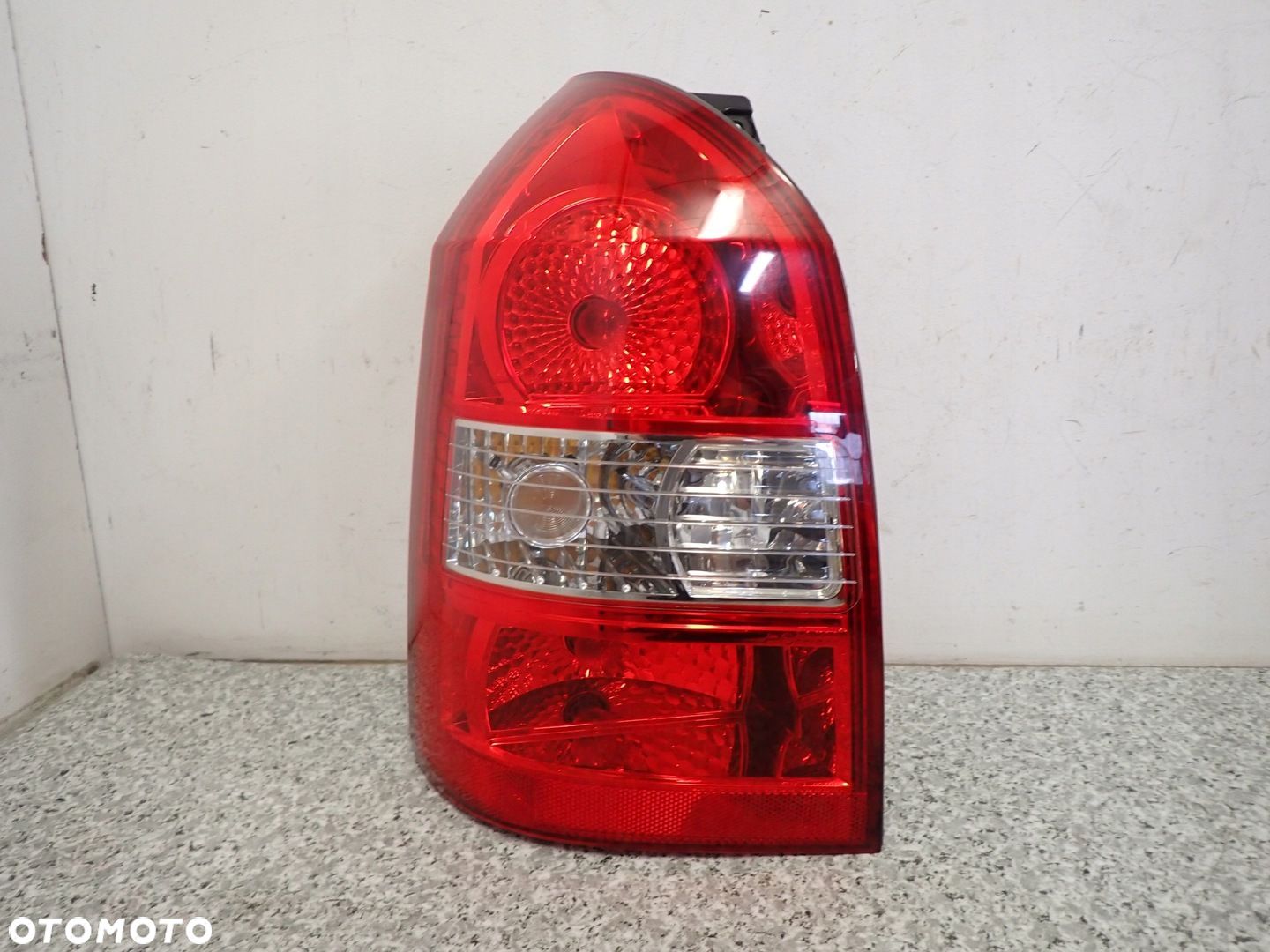 HYUNDAI TUCSON 04-10 LAMPA TYLNA LEWA - 1