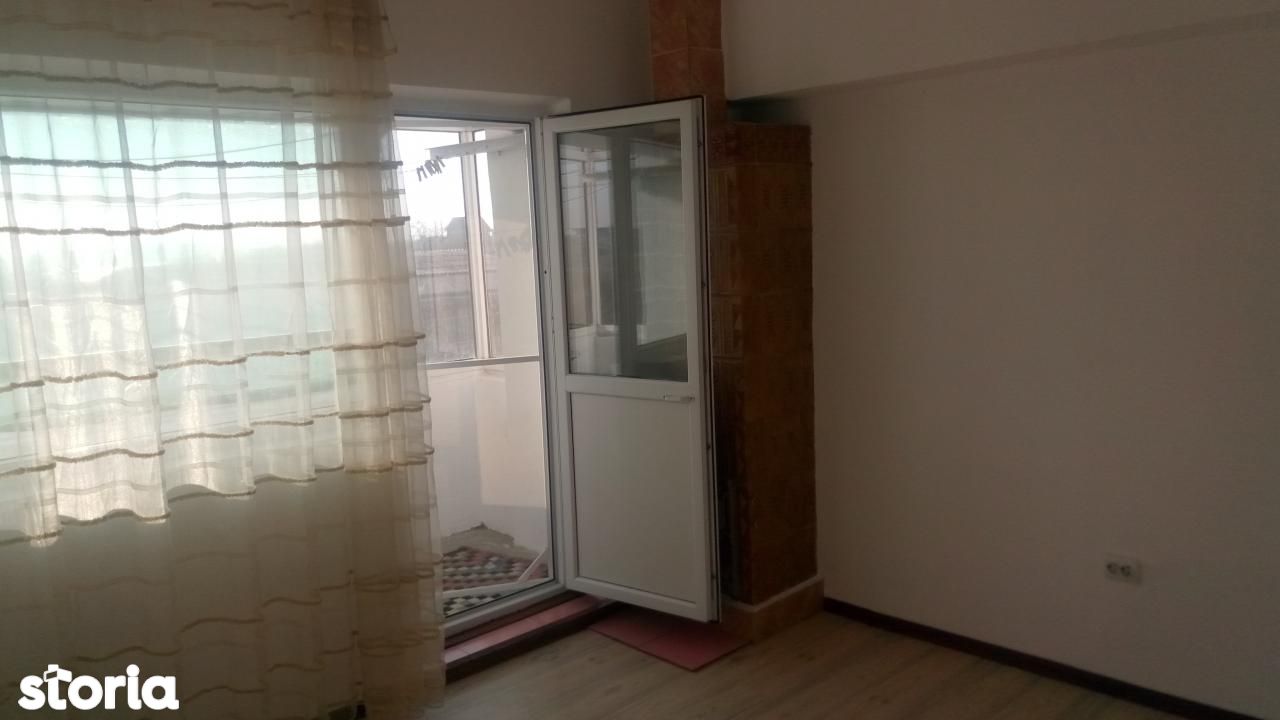 Apartament 3 camere-Harsova-Centru