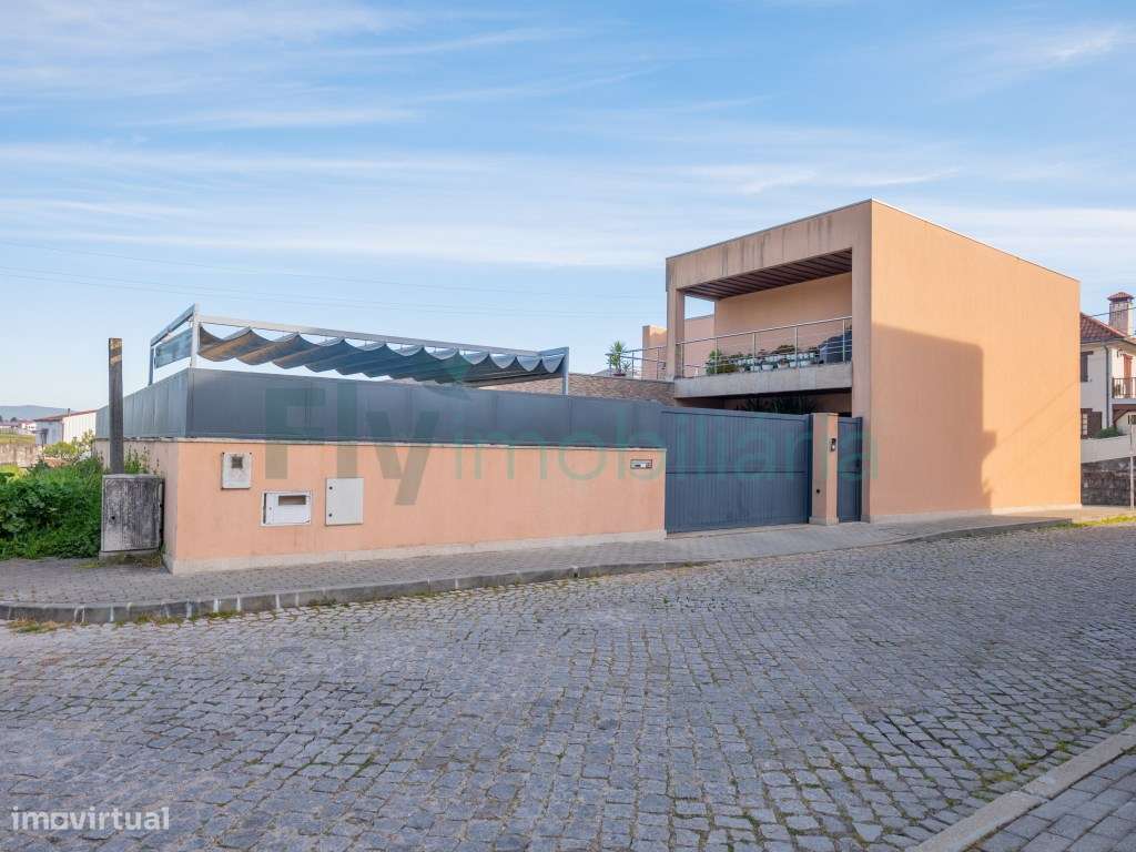 Moradia T3 em Fermentões com Piscina e Zona de Churrasqueira-51