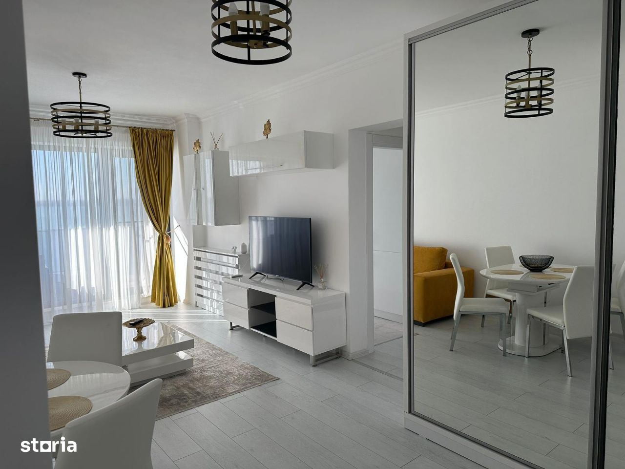 Vand apartamrnt 2 camere zona Cazino -Mamaia